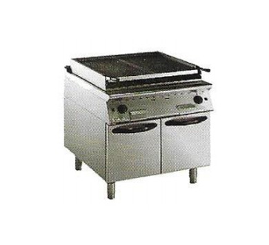 Gas barbecue with lower cabinet